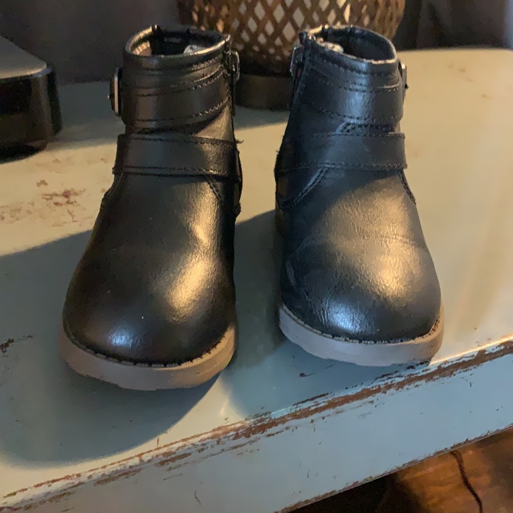 Carter’s Booties - Picture 2 of 4